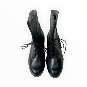 Fekete magasszárú néptánccipő – 36